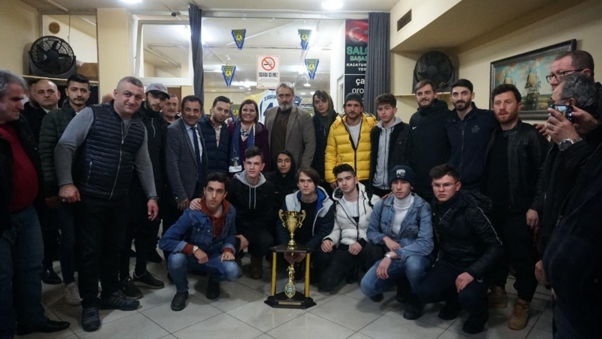 Başaranspor şampiyonluğu Başkan H&uuml;rriyet&rsquo;le kutladı