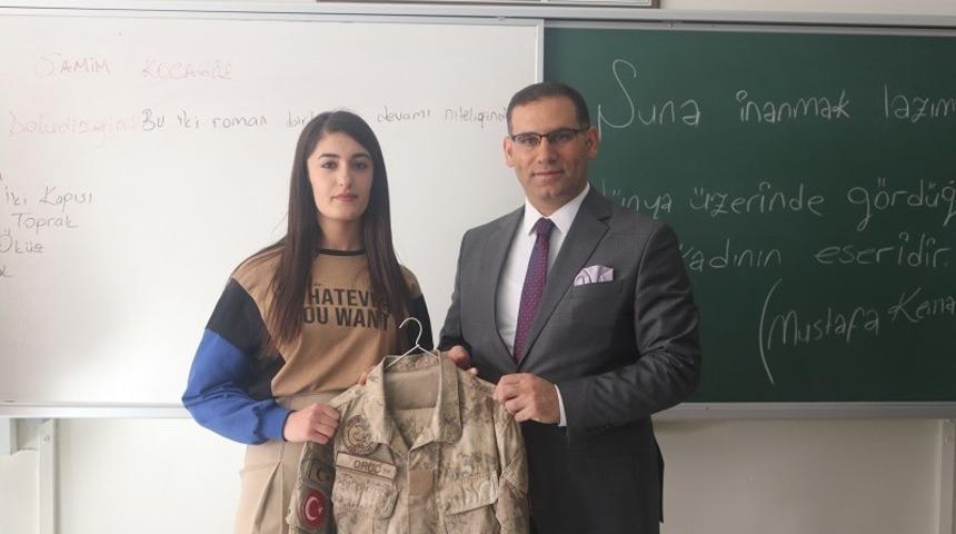 Kaymakam Sayar, &ouml;ğrencinin asker kıyafeti hayalini ger&ccedil;ekleştirdi