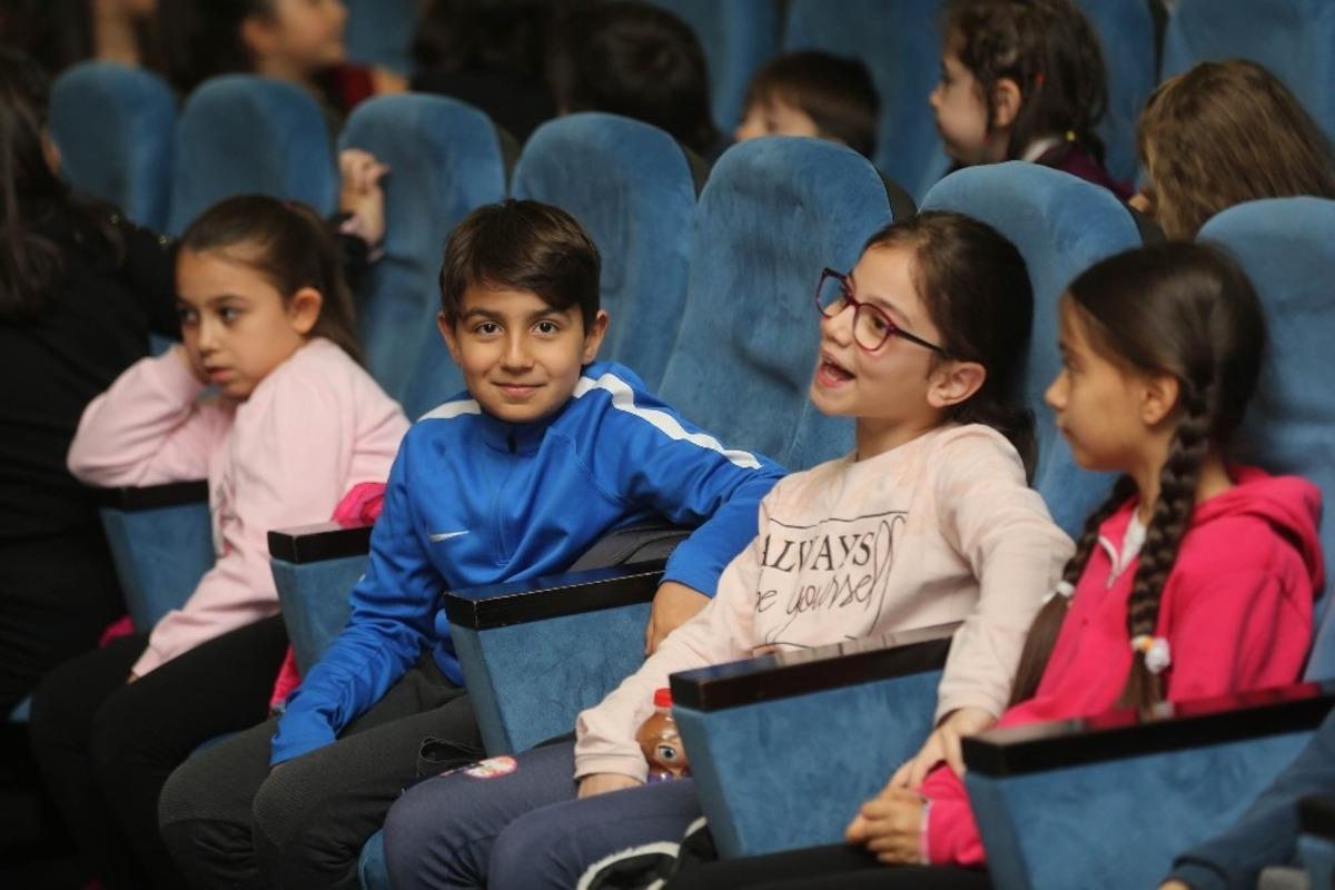 Yenimahalle&rsquo;de miniklere &uuml;cretsiz tiyatro g&ouml;sterimi