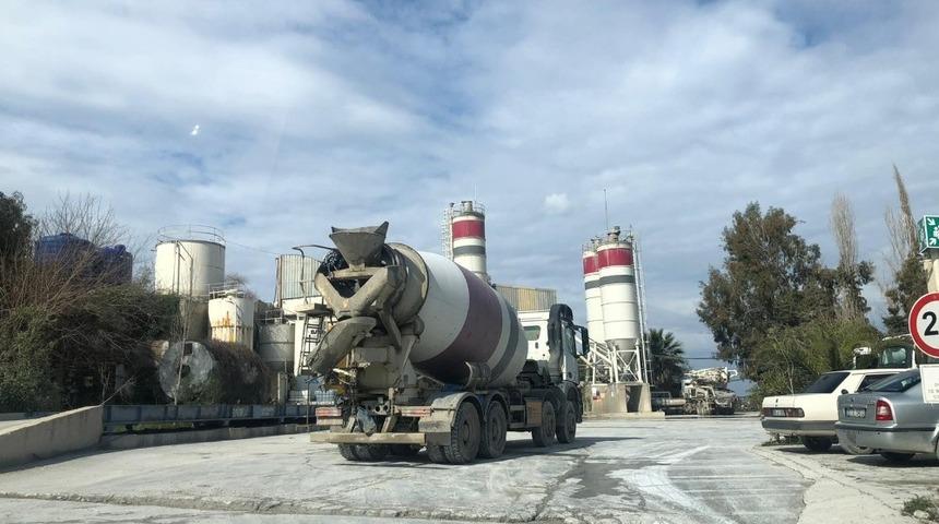 Kuşadası&rsquo;nda beton d&ouml;k&uuml;m saatleri değiştirildi