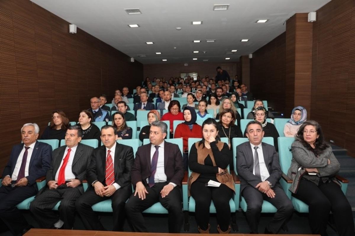 Kocasinan Belediyesi personeline koronavir&uuml;s eğitimi