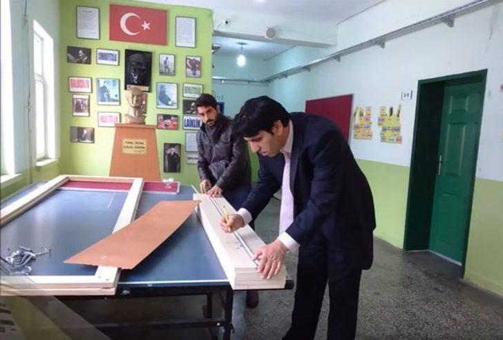 Fedakar öğretmen köy okulunu kendi imkanları ile yeniledi G2