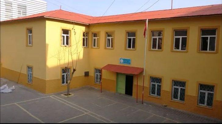 Fedakar öğretmen köy okulunu kendi imkanları ile yeniledi G3