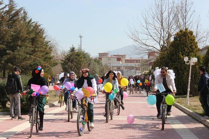 Pedallar, kadınlar için çevrildi G2