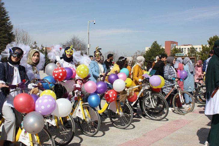 Pedallar, kadınlar için çevrildi G3