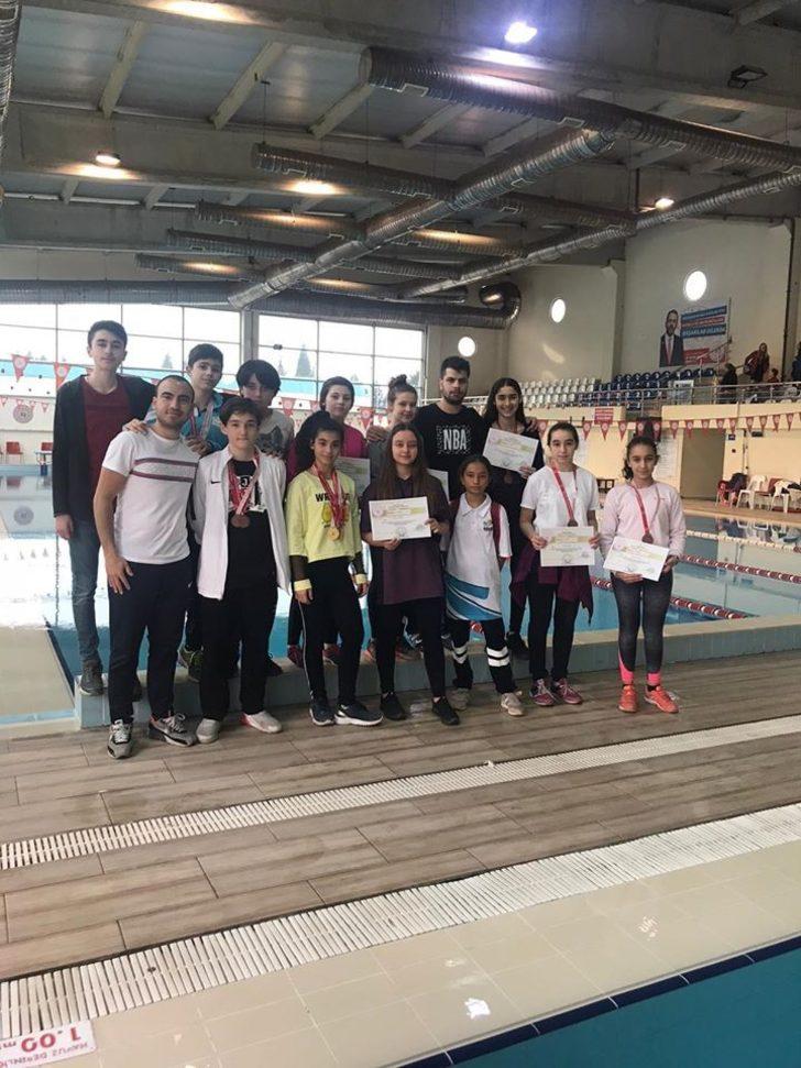 Bilecikli yüzücülerden madalyaları topladı G1