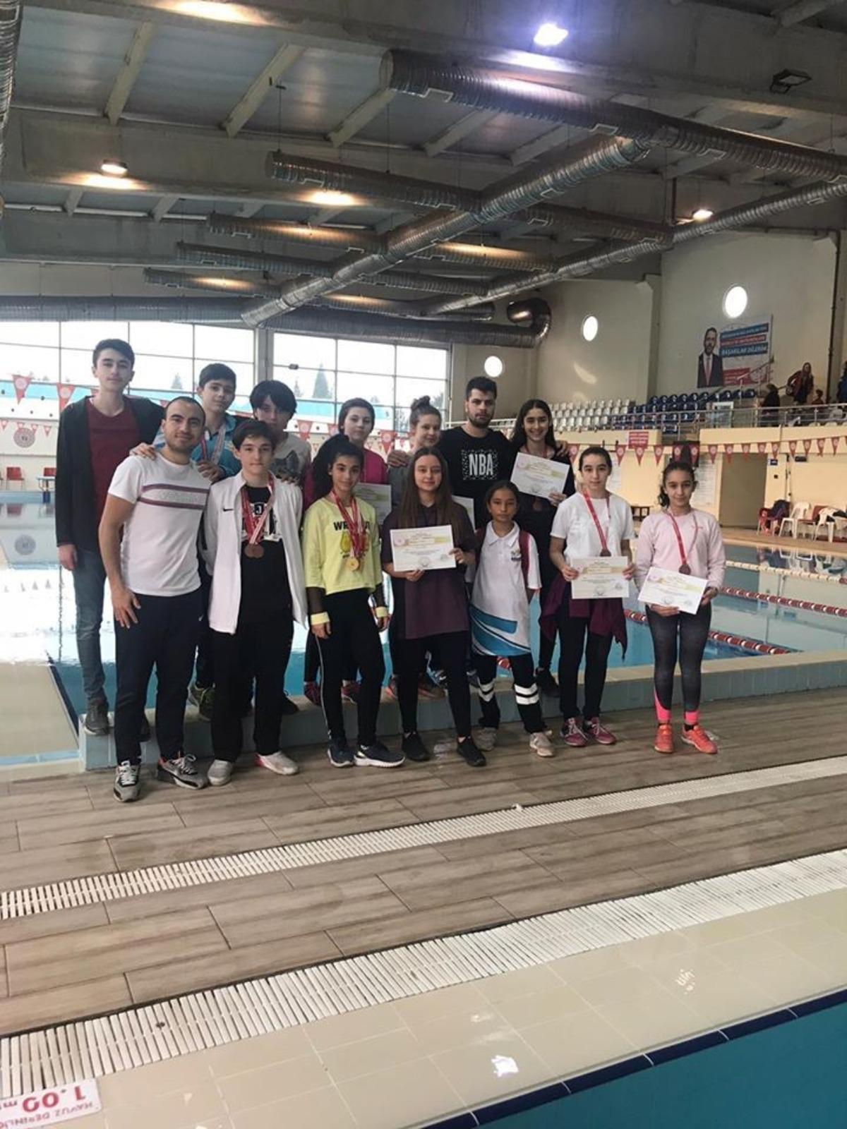 Bilecikli y&uuml;z&uuml;c&uuml;lerden madalyaları topladı