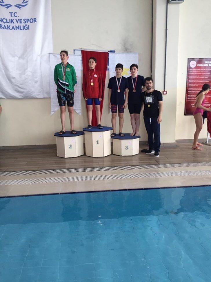 Bilecikli yüzücülerden madalyaları topladı G3