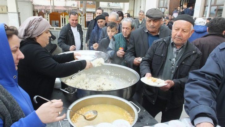Balıkesir’de öğretmenler şehitler için mevlit okuttu, hayır yaptı G2