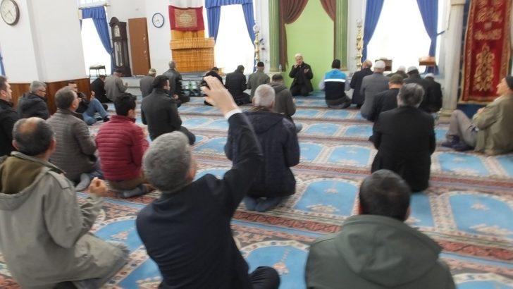 Balıkesir’de öğretmenler şehitler için mevlit okuttu, hayır yaptı G4