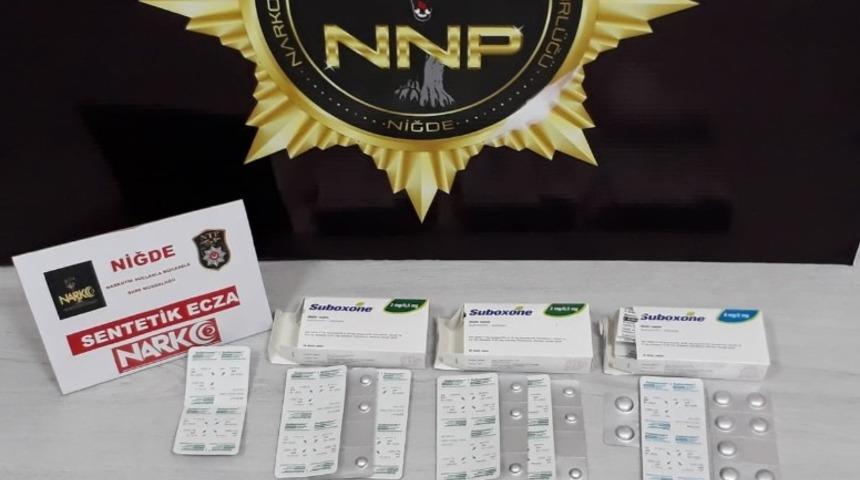 142 adet uyuşturucu hap ele ge&ccedil;irildi