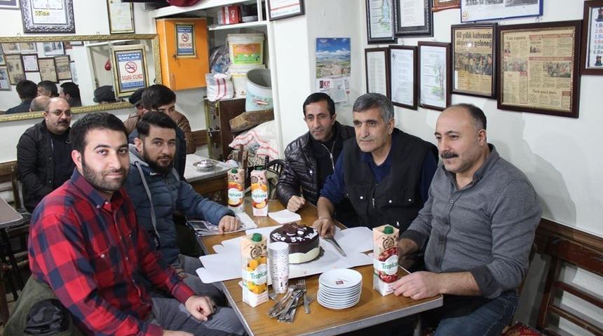 Emektar kahveciden emektar gazeteciye jest