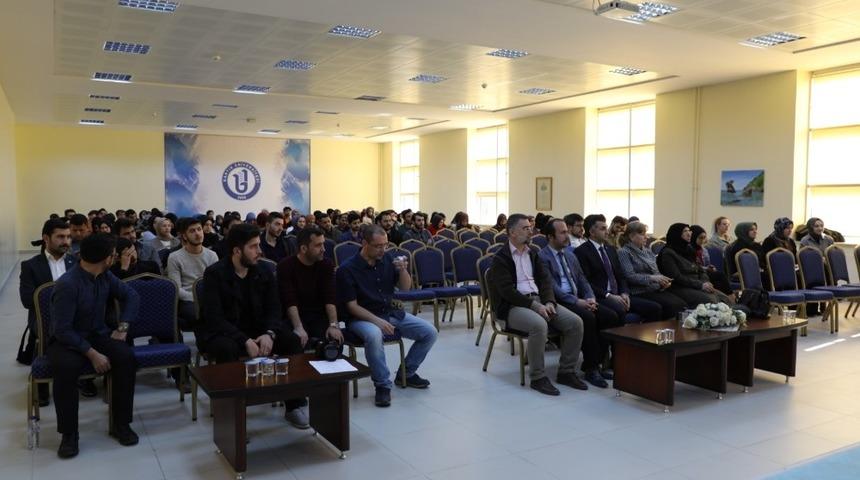 &lsquo;Etkili &Ouml;ğretmen Olmak&rsquo; konulu konferans d&uuml;zenlendi