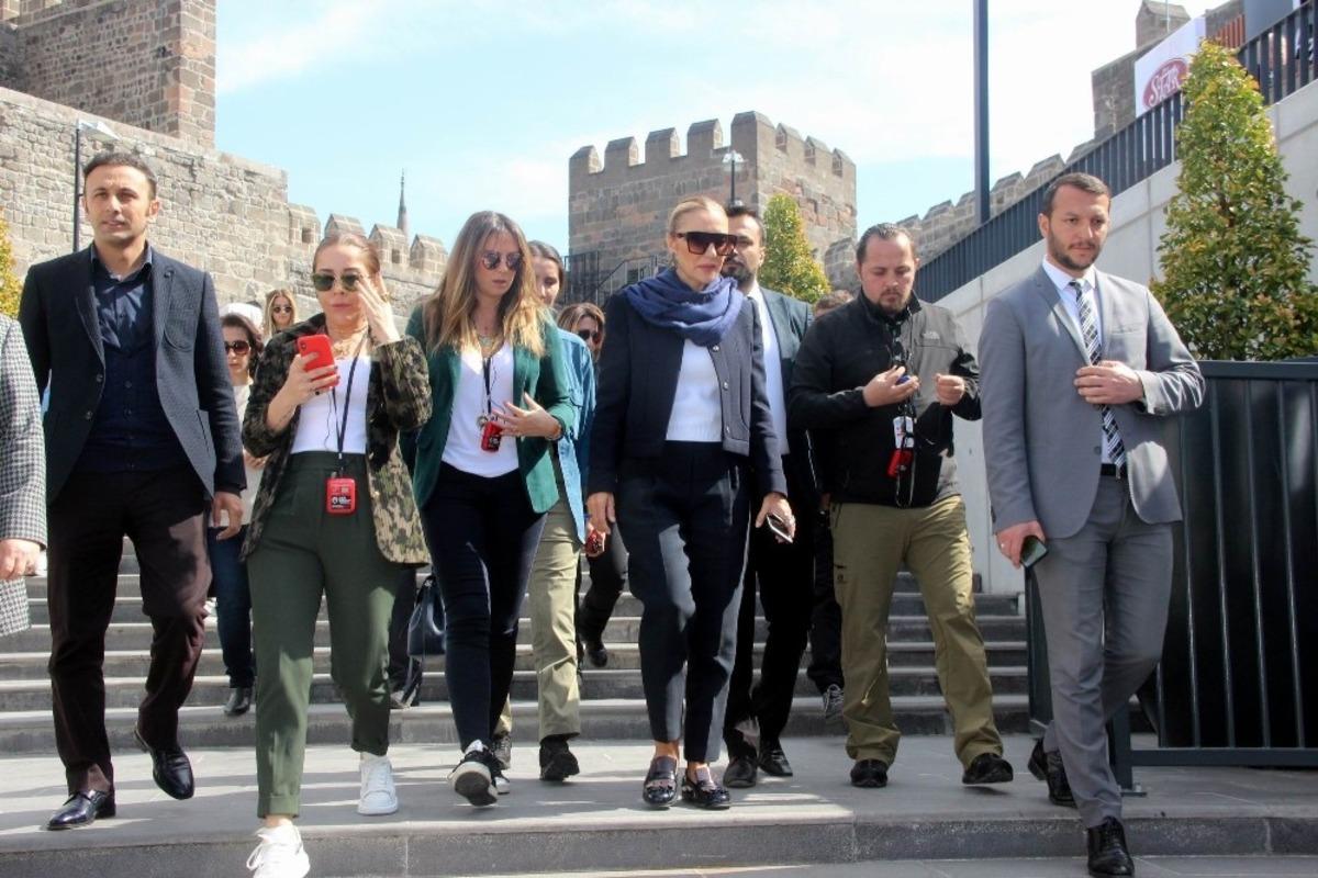 Turizm Bakanının eşi, Tarihi Kayseri Kalesi&rsquo;ni gezdi