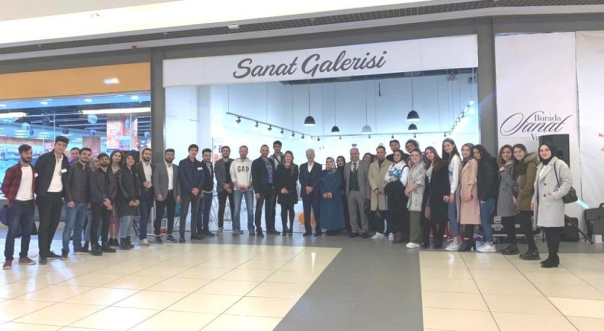 DP&Uuml;&rsquo;de &ouml;ğretim &uuml;yesi S&uuml;leyman Şenol anısına sergi