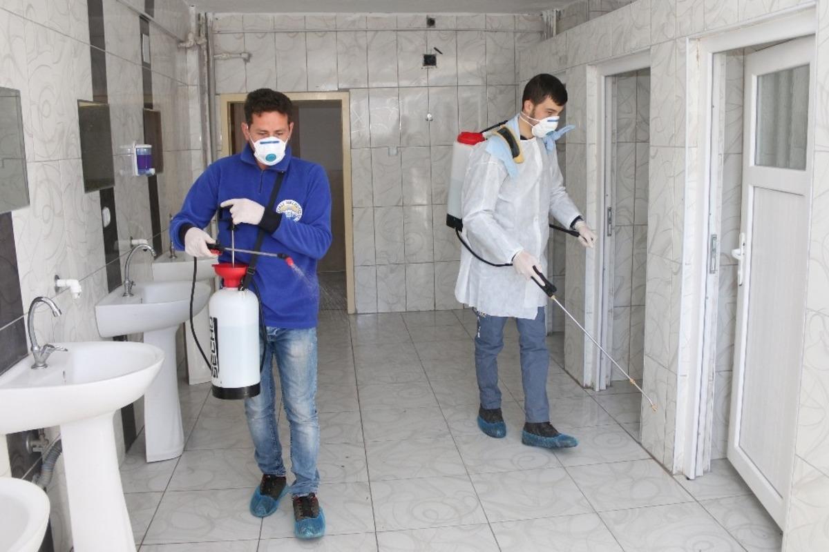 Yahyalı&rsquo;da koronavir&uuml;s tehdidine karşı okullar dezenfekte ediliyor