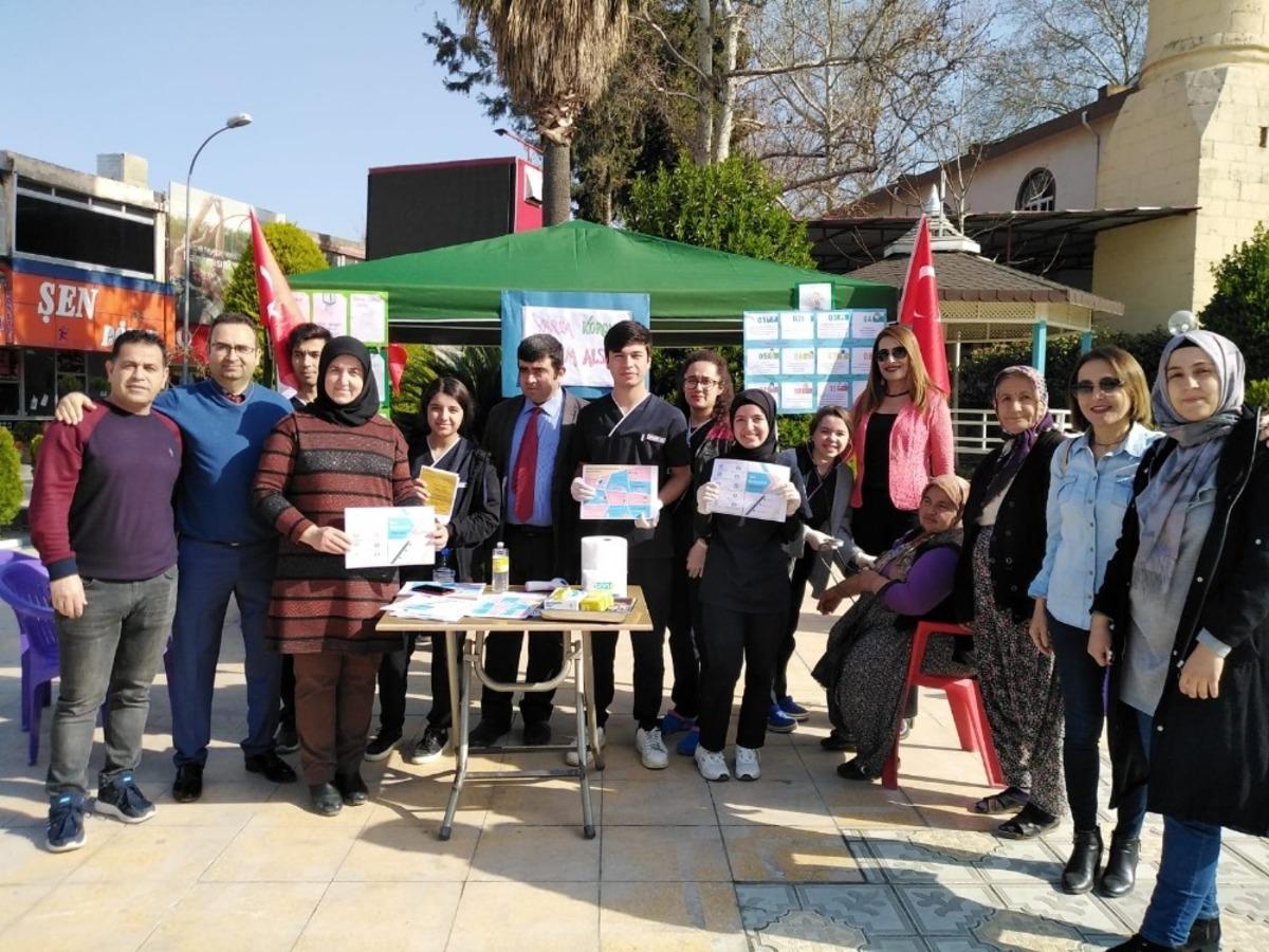 Sağlık&ccedil;ı &ouml;ğrenciler korona vir&uuml;sten korunmanın yollarını anlattı