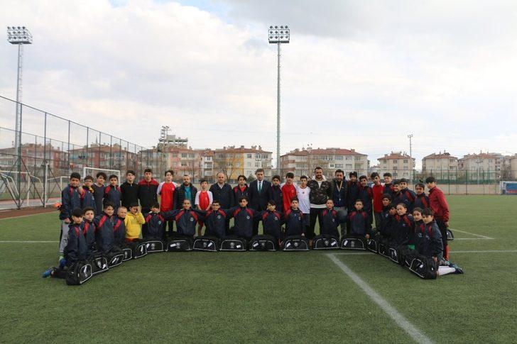 Futbolda alt yapı için malzeme dopingi G1