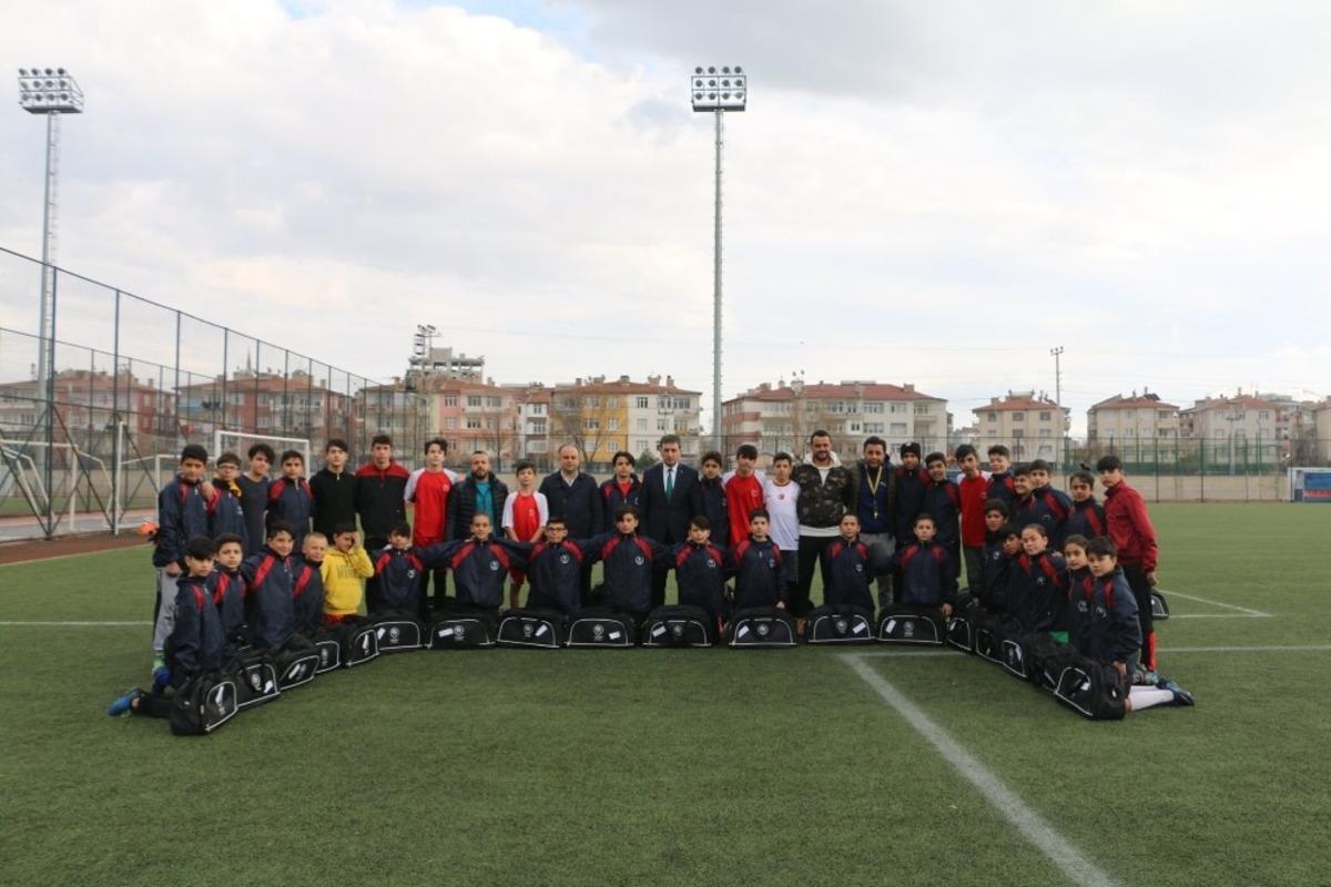 Futbolda alt yapı i&ccedil;in malzeme dopingi