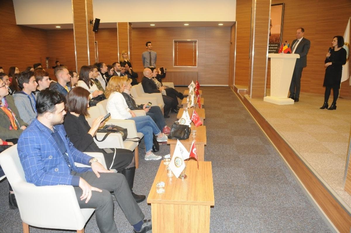 Yabancı &ouml;ğrenciler Manisa Ticaret Borsasının misafiri oldu