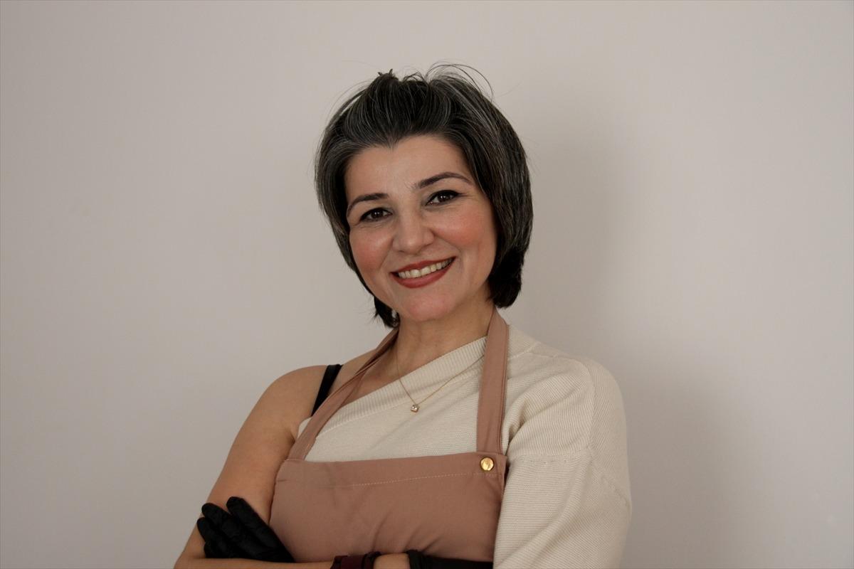 Kendisiyle aynı kaderi paylaşan hastaların y&uuml;z&uuml;n&uuml; g&uuml;ld&uuml;r&uuml;yor