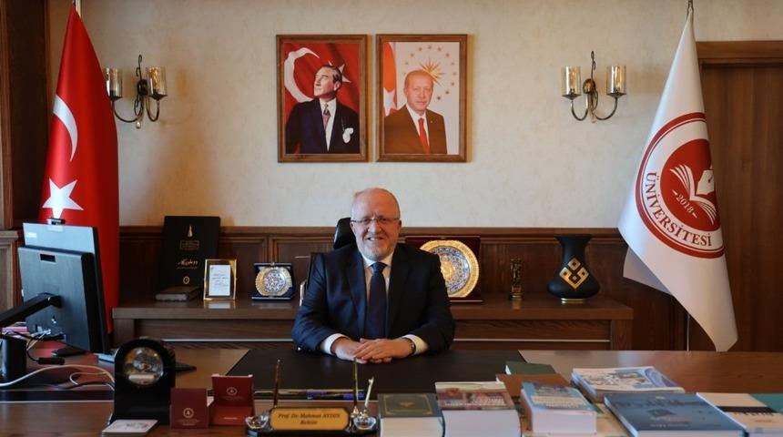 Rekt&ouml;r Aydın: &ldquo;Mehmet Akif Ersoy milletimiz i&ccedil;in bir moral ve cesaret kaynağı olmuştur&rdquo;