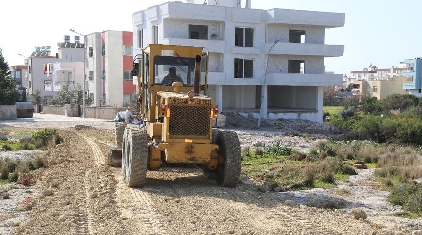 Toroslar&rsquo;da yol yapım &ccedil;alışmaları devam ediyor
