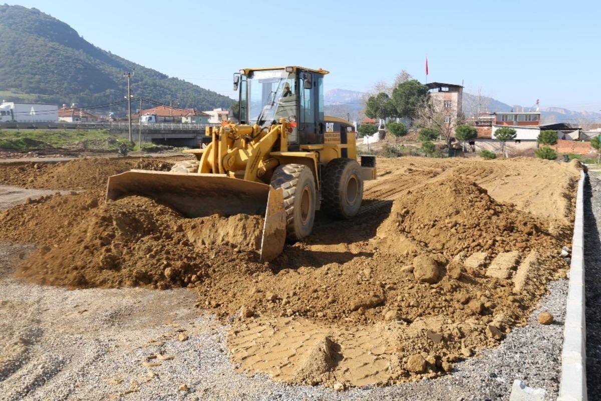 Turgutlu Belediyesinden iki mahalleye &ccedil;im saha