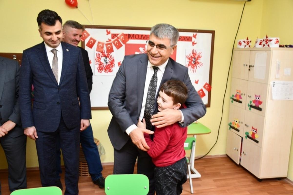 Vali G&uuml;rel&rsquo;den okullara ziyaret