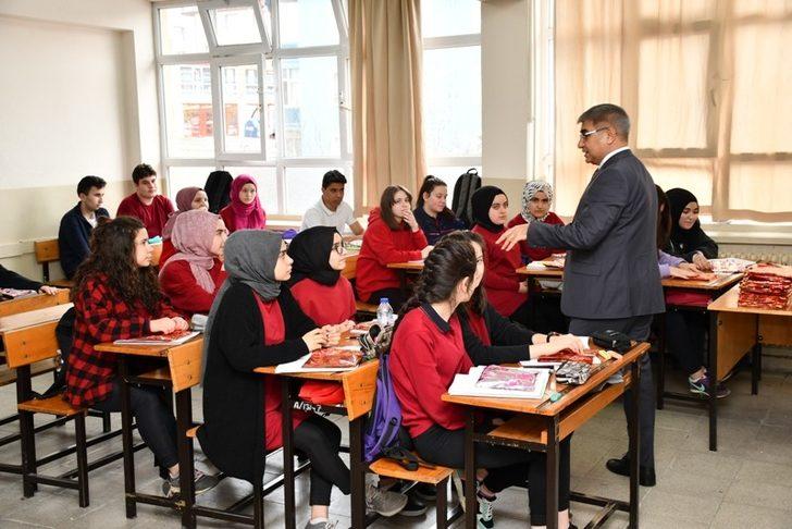 Vali Gürel’den okullara ziyaret G3