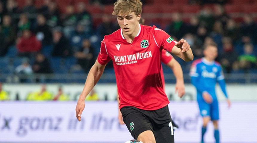 Hannover’lı futbolcu Timo Hübers koronavirüse yakalandı!