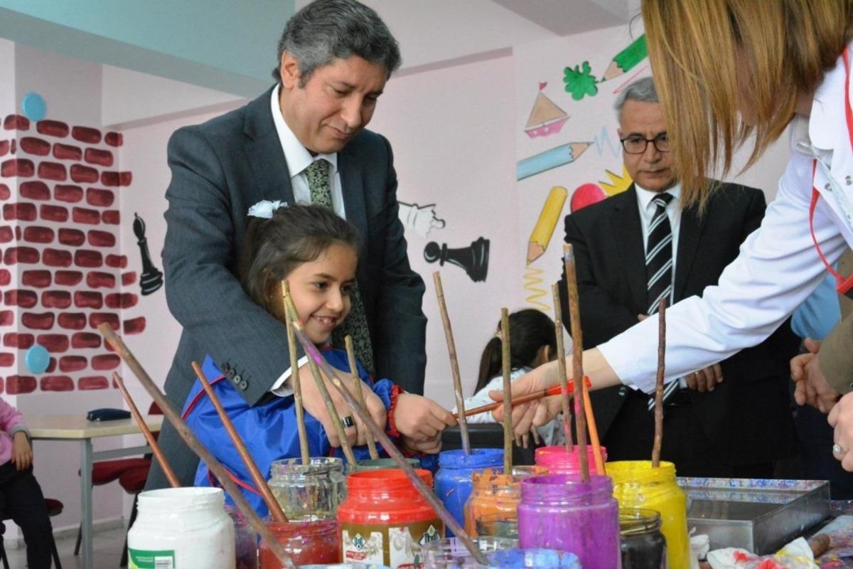 &Ccedil;ağın bilgileriyle donatılmış nesiller yetiştirme &ccedil;abası