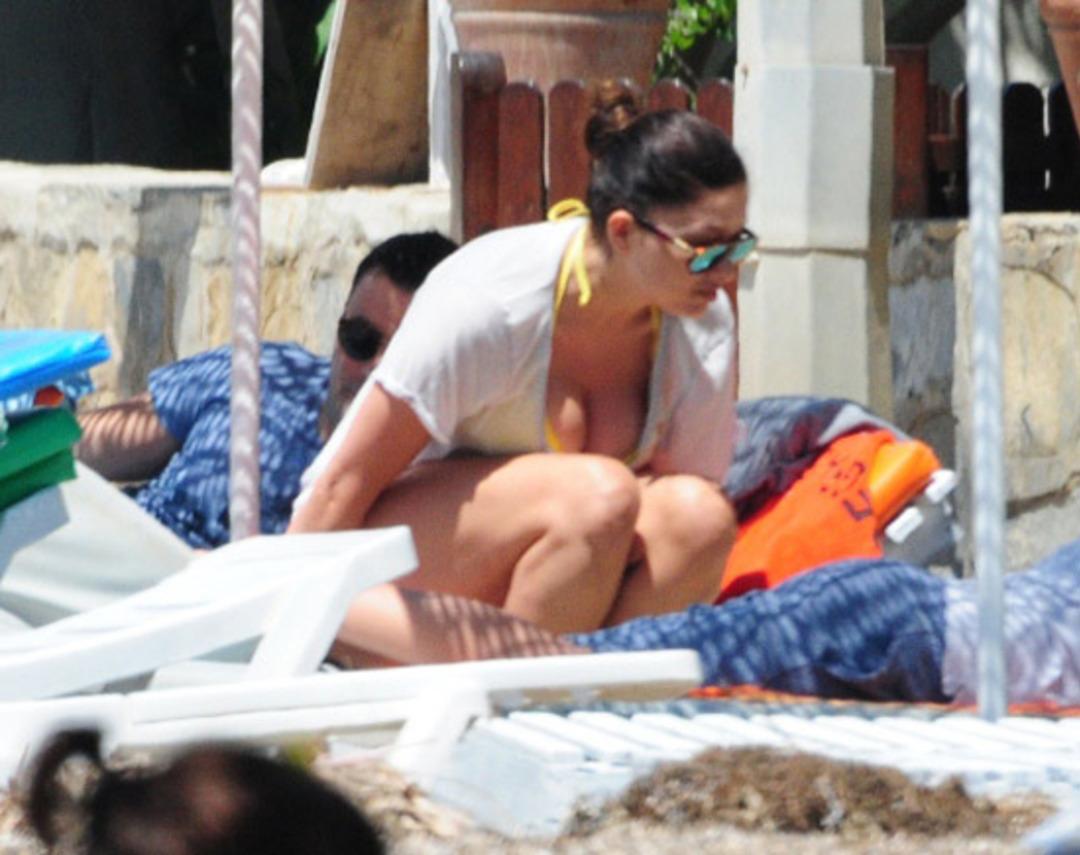 Nurg&uuml;l Yeşil&ccedil;ay deniz sezonunu a&ccedil;tı