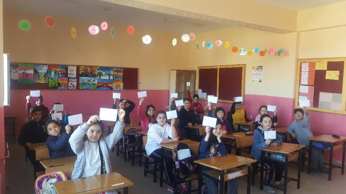 &Ouml;ğrencilerden Mehmet&ccedil;iğe 200 mektup