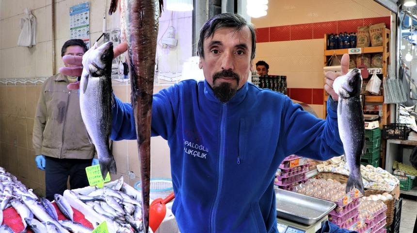 Balık tezgahlarında her şey 10 lira