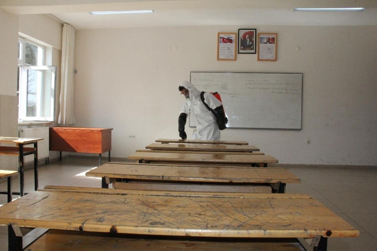 &Ouml;ğrencilerden koronaya karşı dezenfektan