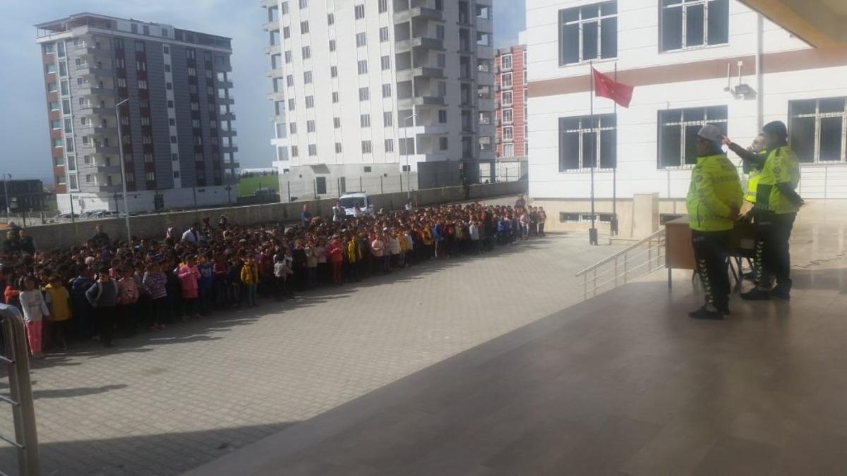 Kahta&rsquo;daki &ouml;ğrencilere trafik eğitimi verildi