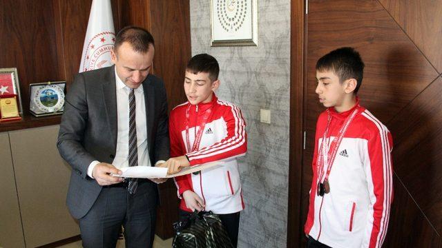 Ağrı Milli Eğitim Müdürü Tekin başarılı sporcuları kabul etti