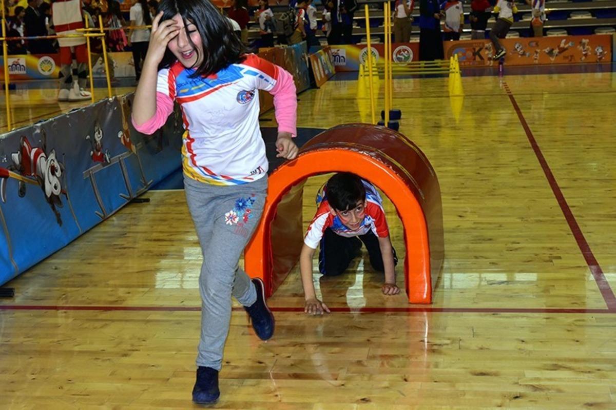 &Ccedil;ocuk Atletizm Şenliği d&uuml;zenlendi