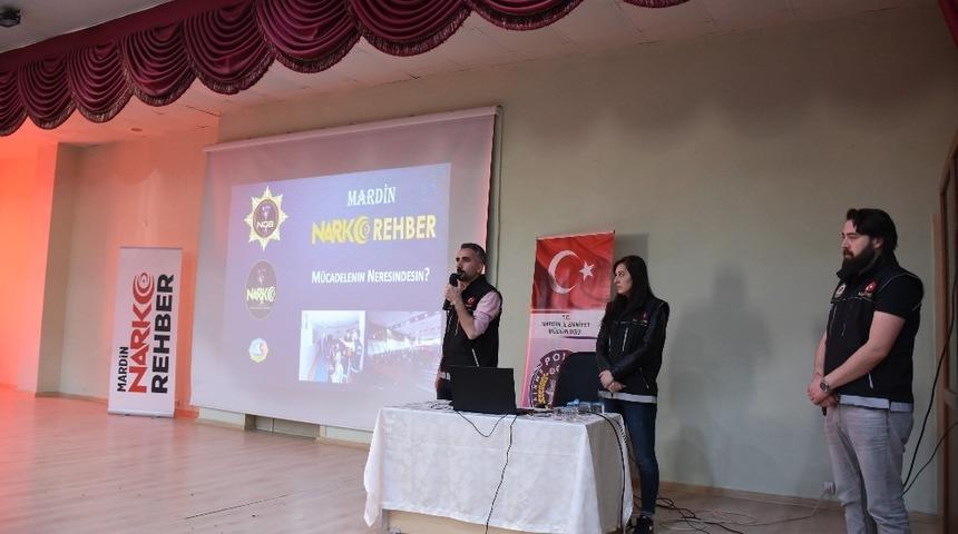 Nusaybin&rsquo;de &rsquo;uyuşturucu ile m&uuml;cadele bilgilendirme&rsquo; konferansı