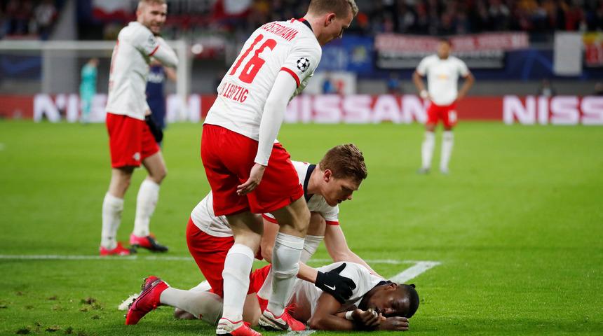 Leipzig futbolcusu Mukiele maç esnasında dilini yuttu! Hayati tehlikesi var mı? Son durumu açıklandı