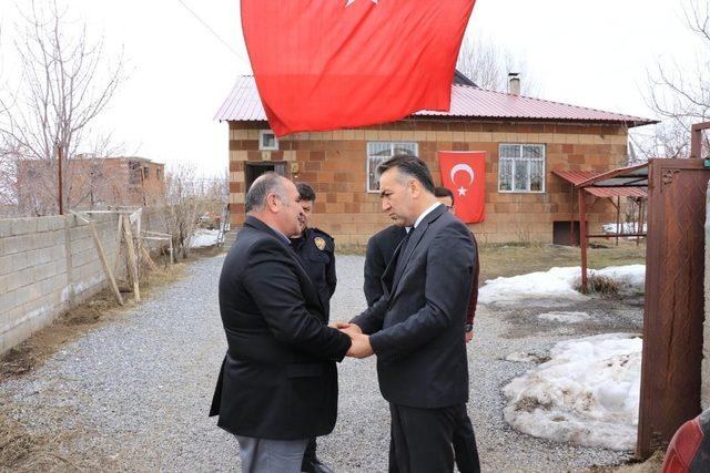 Vali Oktay Çağatay, şehit Uzman Çavuş Eren Öztürk’ün ailesini ziyaret etti