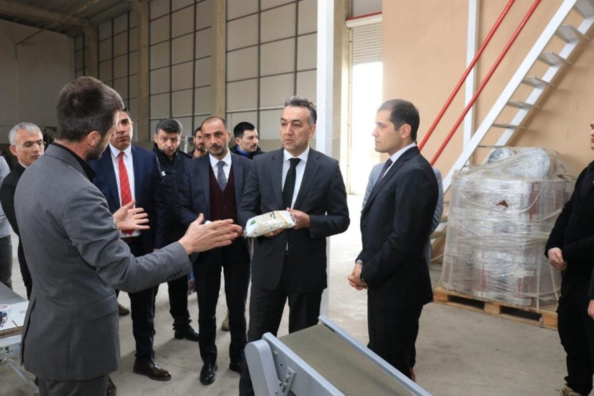 Vali &Ccedil;ağatay, bakliyat firmasını ziyaret etti