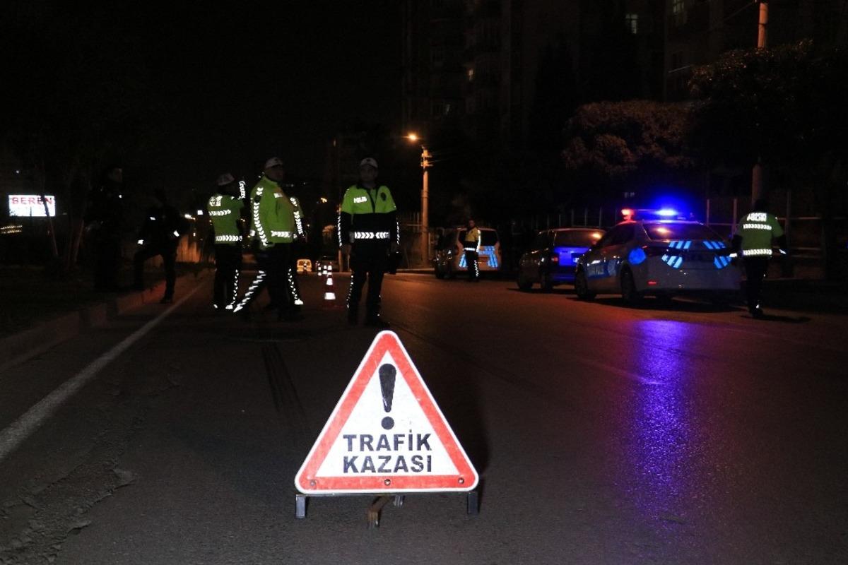 Adana'da feci kaza! Panelvan&rsquo;ın &ccedil;arptığı yaya hayatını kaybetti