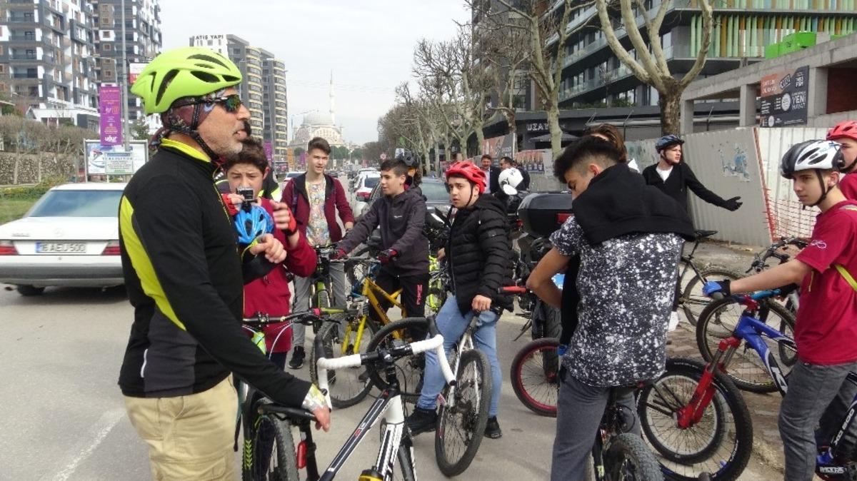 &Ouml;ğrenciler &ccedil;evre i&ccedil;in pedal &ccedil;evirdi