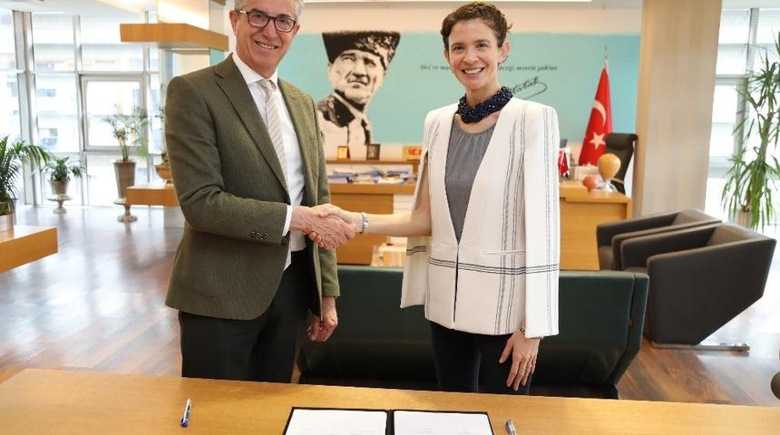 Gen&ccedil;lerin geleceğine imza attılar