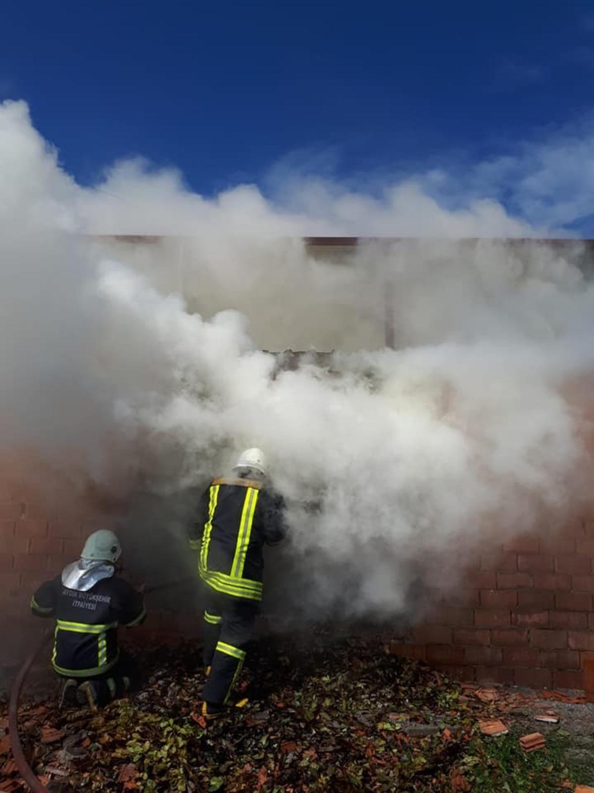 S&ouml;ke&rsquo;de depo yangını