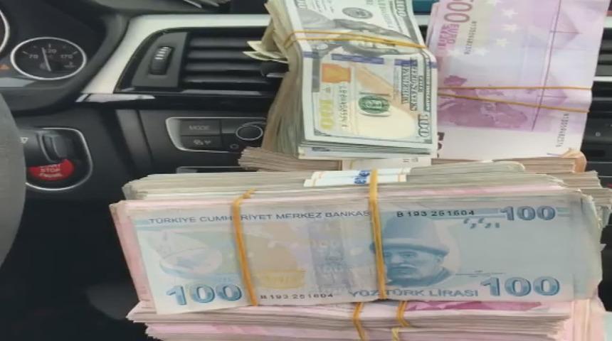Para dolu arabayı sosyal medyada paylaştılar!