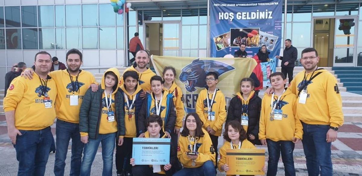 Robotik Kul&uuml;b&uuml; &ouml;ğrencilerine &lsquo;Yenilik&ccedil;i &ccedil;&ouml;z&uuml;m &ouml;d&uuml;l&uuml;&rsquo;