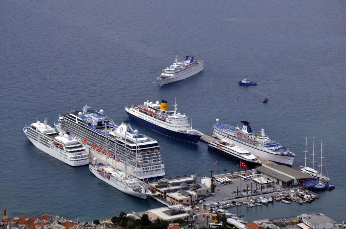 Kuşadası l&uuml;ks yolcu gemilerinin uğrak limanı olacak